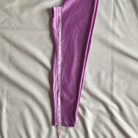Nike women’s Lilac Leggings - Picture 8 of 9